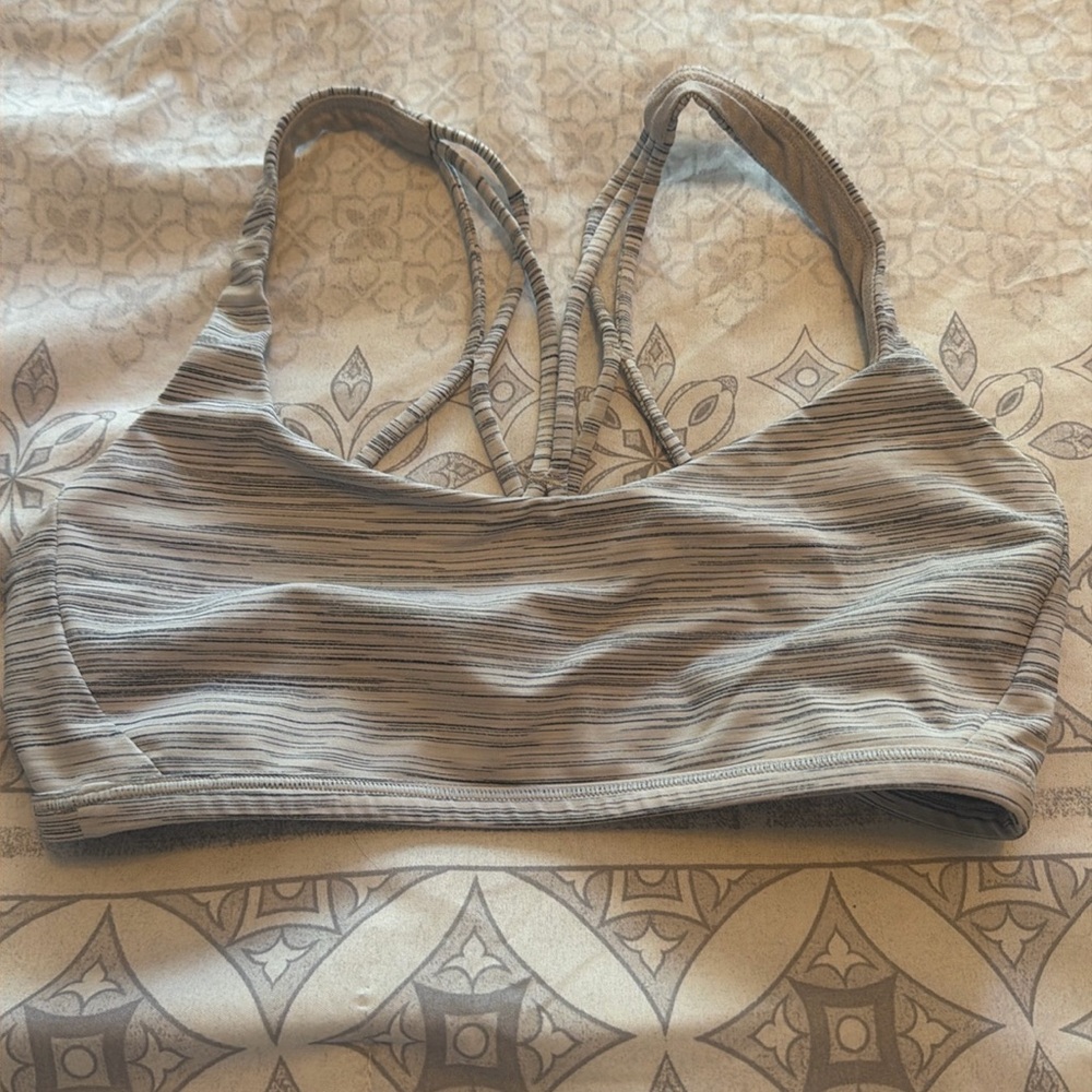 Size 4 Lulu sports bra
